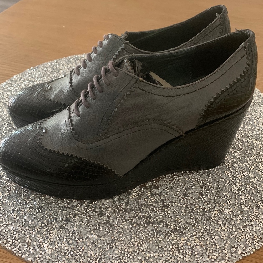 Remix deluxe vintage platform shoes. New size 6